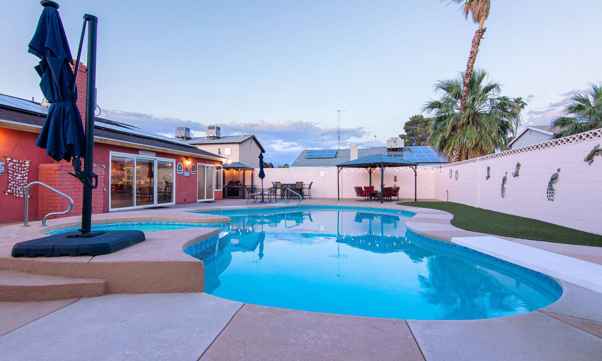 Winchester House | Private Pool & Hot Tub 4BR Home 10 min from the Strip. Sleeps 10