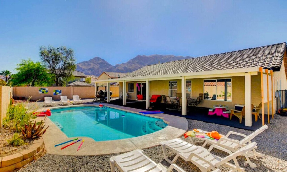 Sunrise Manor House | PrivatePOOL-6beds 3bedrms Kids ok,local gym $3/day