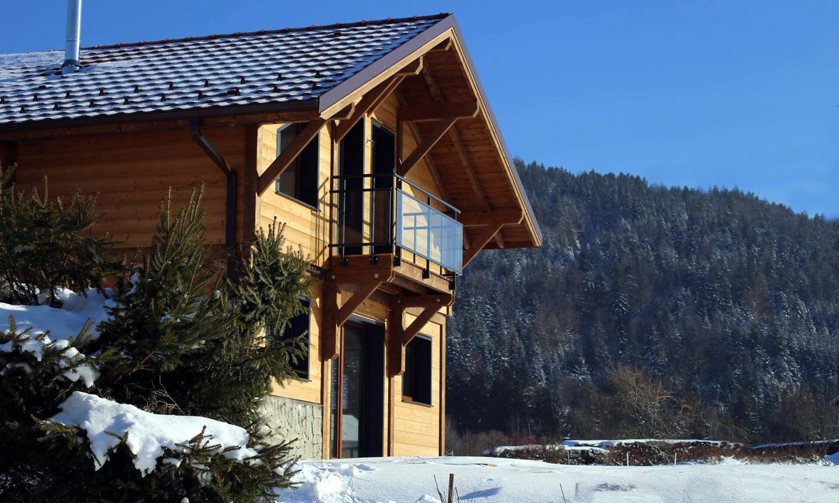 Gerbepal Ski Chalet | Recent fenced chalet view of nature and mountains wifi charges included