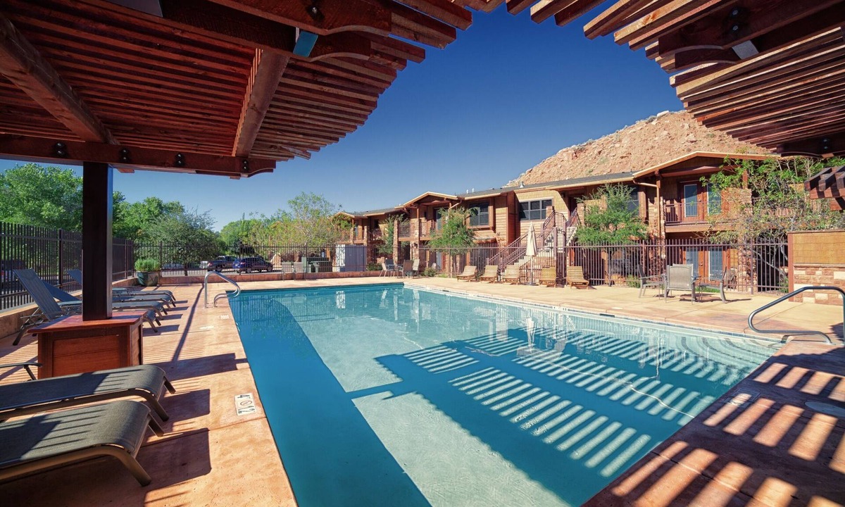 Zion National Park South Entrance Apartment | Red Rock Escape | 1 Unit | Steps from Zion National Park and Virgin River Trails