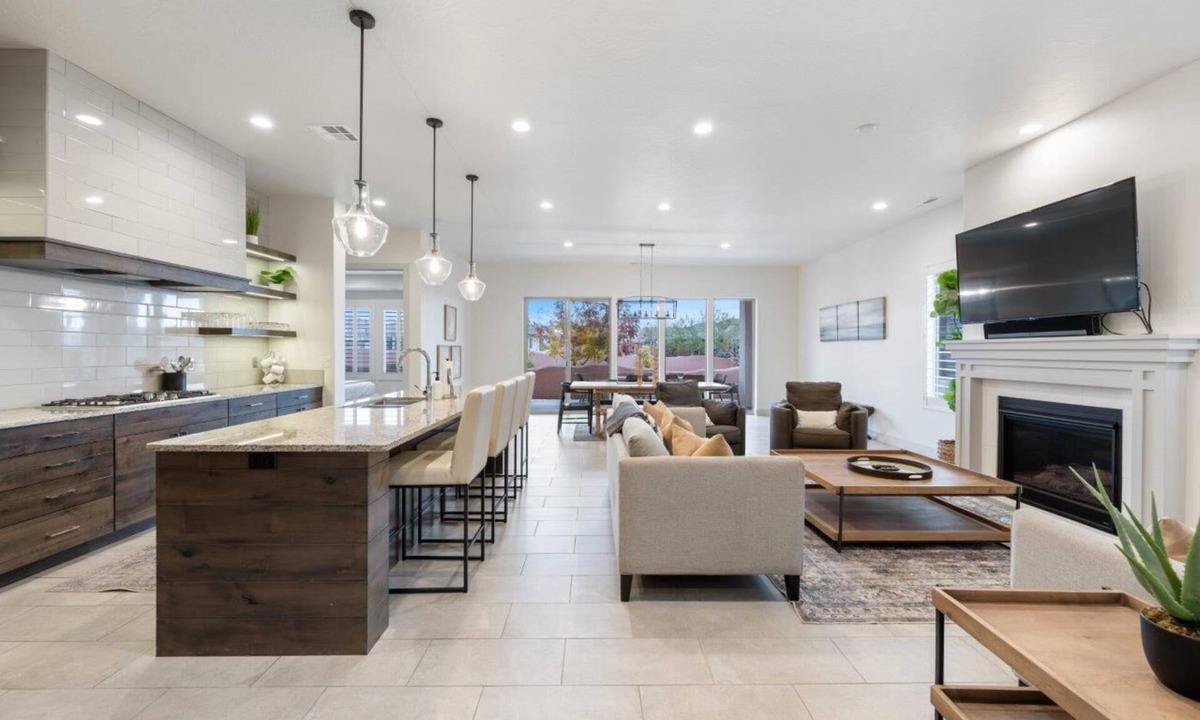 Santa Clara House | Red Rock Views | 3 Primary Suites | Right by Pool + Clubhouse | Arcadia #25