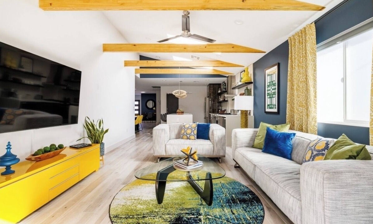 Camelback East House | Retro Mid-Mod Vibes Getaway (Centrally Located)