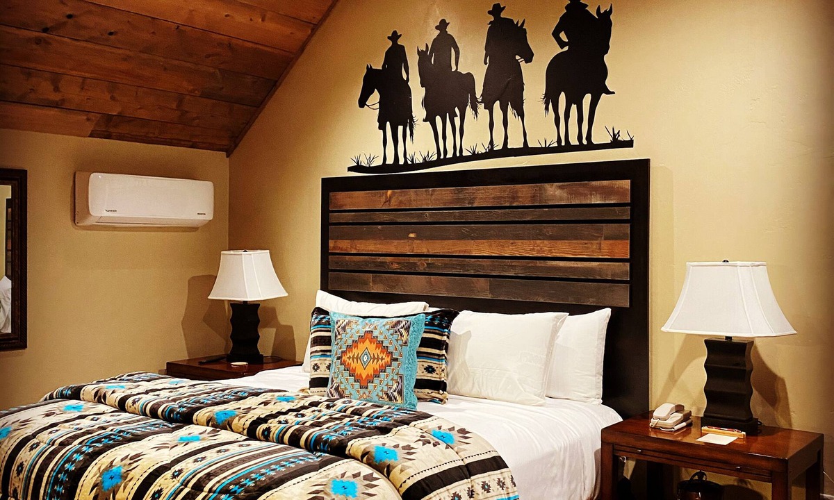 Green River Bed & Breakfast | River Rock Inn B&B - Adults Only