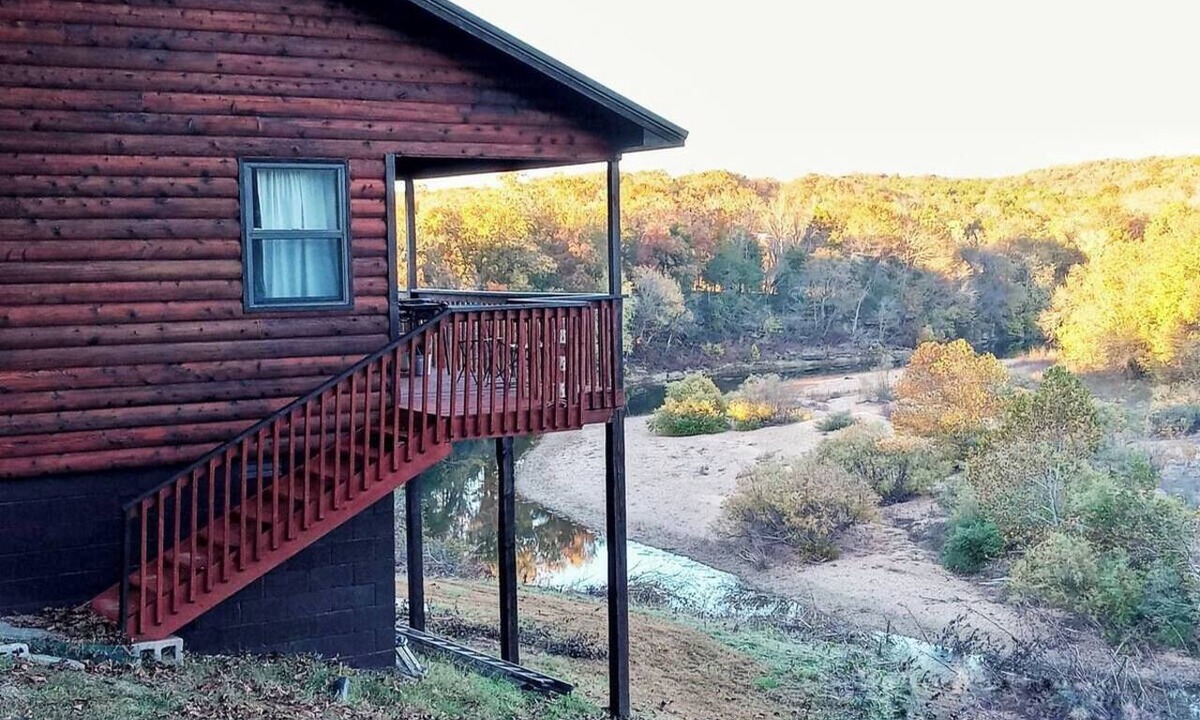 Berryville Cabin | Riverfront Eagle Cabin: Private Kings River Access, 15 Min to Eureka Springs