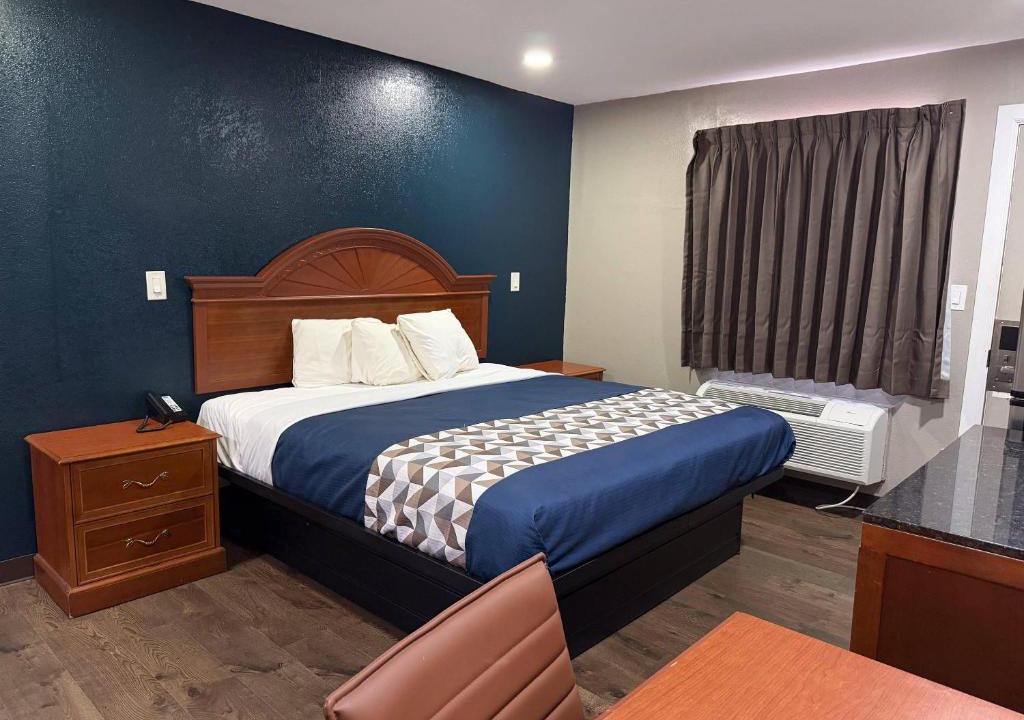 Ada Hotel | Rodeway Inn & Suites
