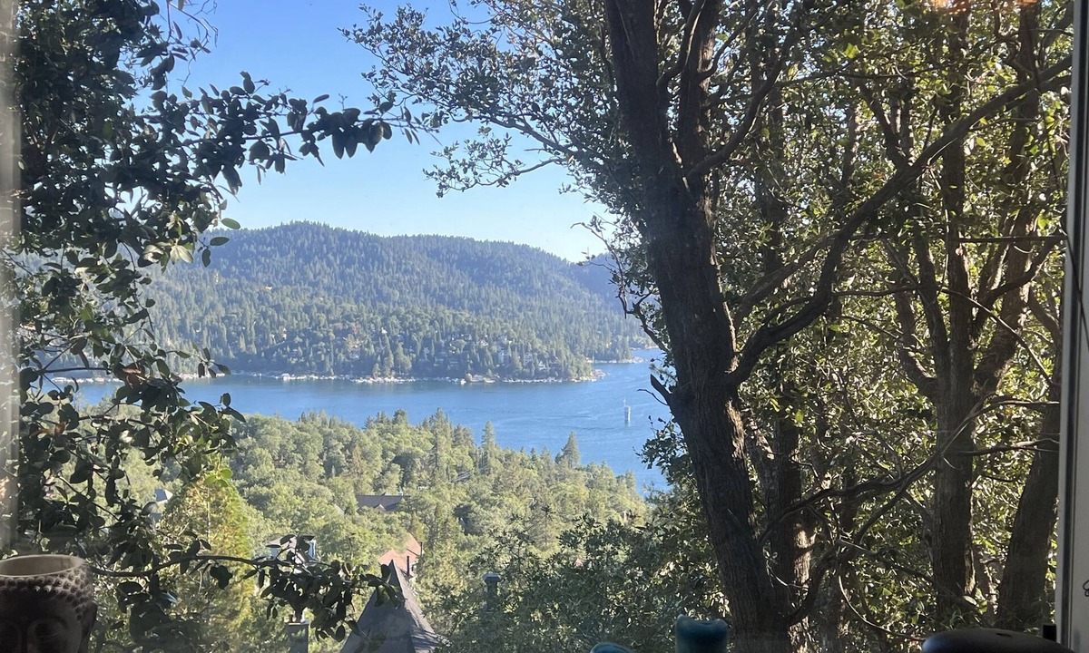 Lake Arrowhead Apartment | Romantic lake view studio retreat for two in beautiful Lake Arrowhead