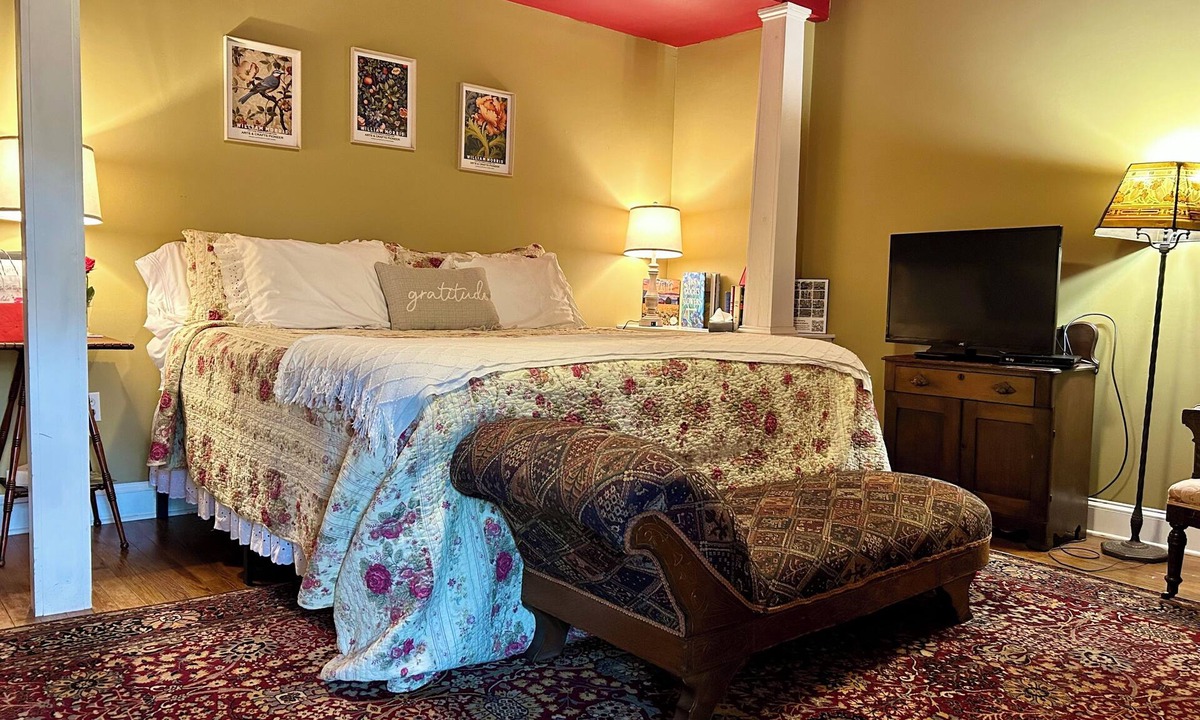 Adamstown Bed & Breakfast | Ruby Room -The Amethyst Inn Bed & Breakfast- jacuzzi tub, fireplace, breakfast