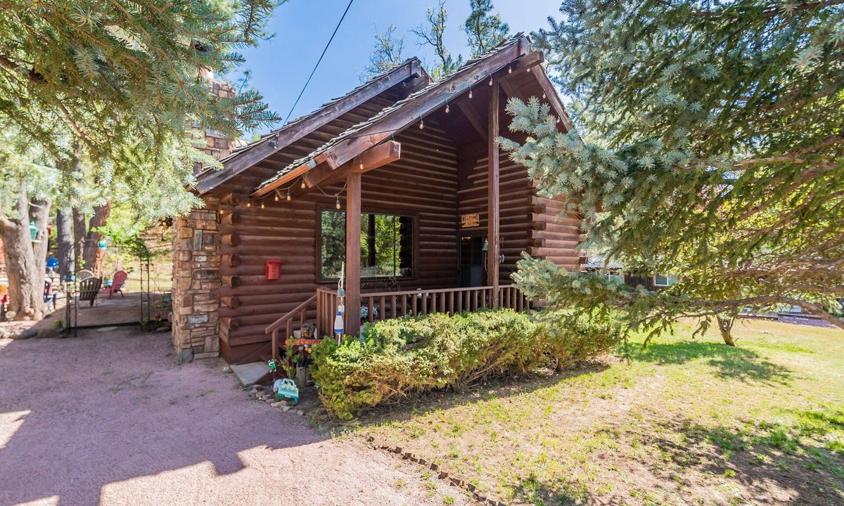 Strawberry Cabin | Rustic Cozy Cabin Hideaway with Loft & Casita in the Pines