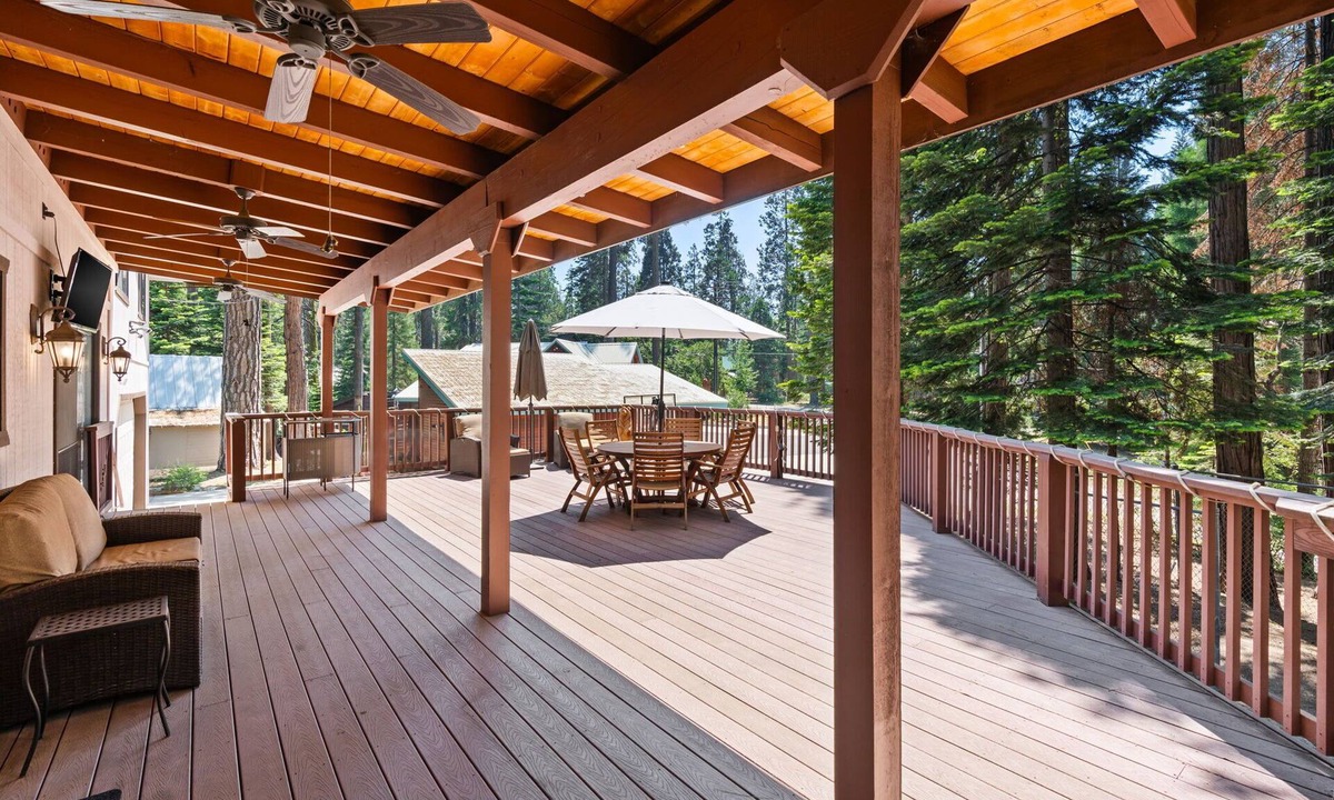 Shaver Lake Cabin | Rustic Pines- Family Fun Game Cabin in East Village