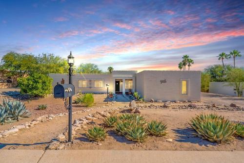 Tucson Apartment | Sabino Canyon Vista - Serene Desert Escape with Pool & Grill, Sleeps 8