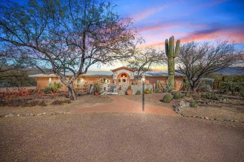 Tanque Verde House | Saguaro Family Oasis - Pool, Hot Tub, Privacy acre
