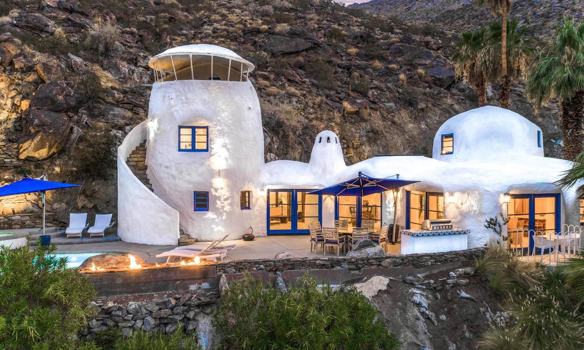 The Mesa House | Santorini House With Panoramic Palm Springs Views