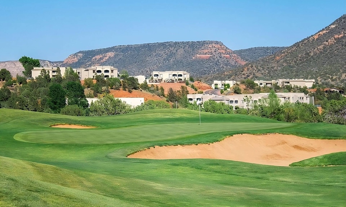Oak Creek Hotel | Scenic Escape Ideal for Romantic Couple w/Private Terrace in Heart of Red Rocks