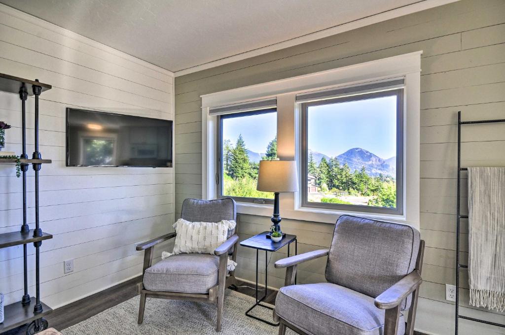 Carson Apartment | Scenic Studio w/Loft & View of the Columbia River