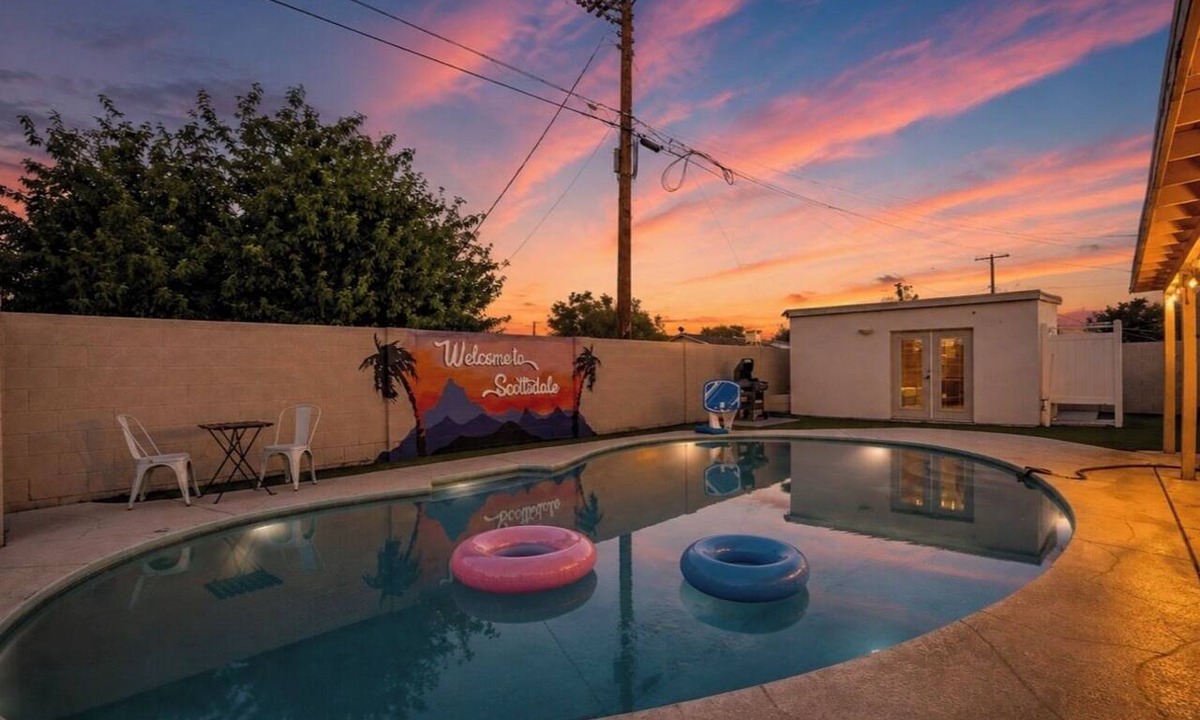 Scottsdale Estates Six House | Scottsdale Arizona - Pool, Hot Tub, & Mini Golf! Perfect for family and groups!