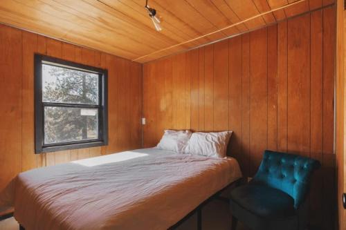 Dunlap House | Secluded rustic 3-bedroom cabin on private land