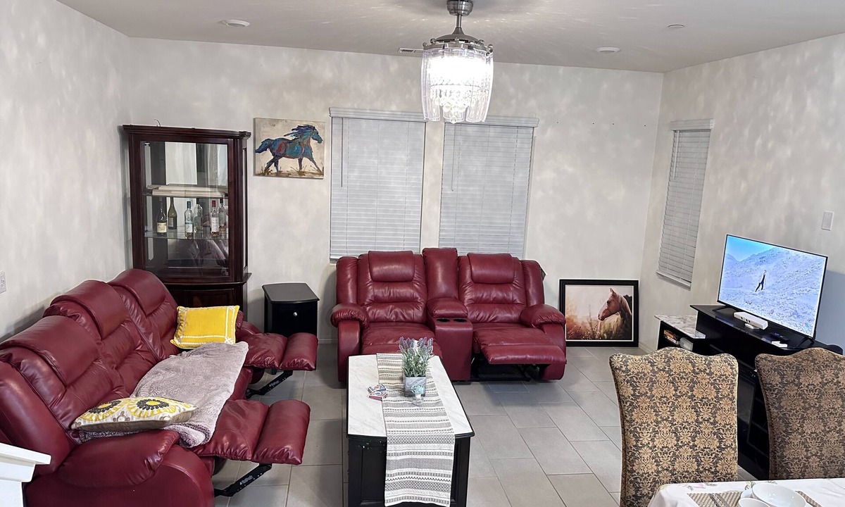 Chino House | Single House! One Bedroom Downstairs!Near Ontario! Pet Friendly! 500 Mbps WiFi !