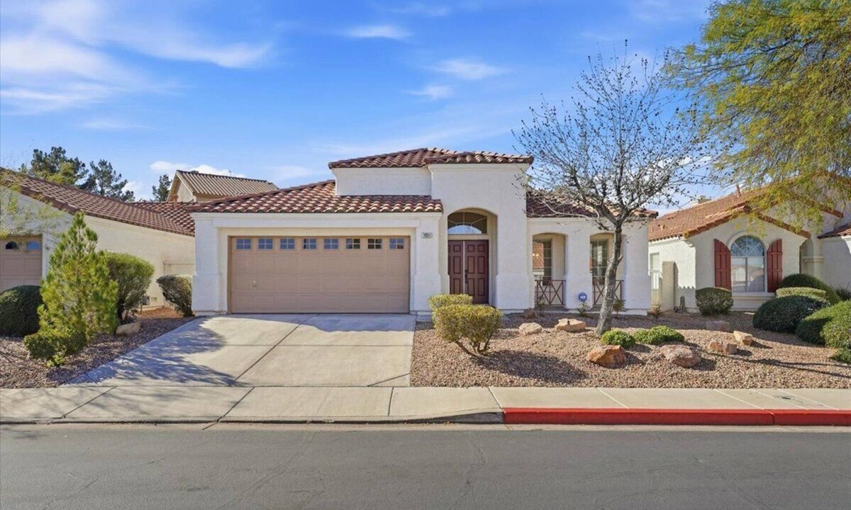 Regency Hills House | Single story 3-bedroom house with AC serene Henderson Retreat