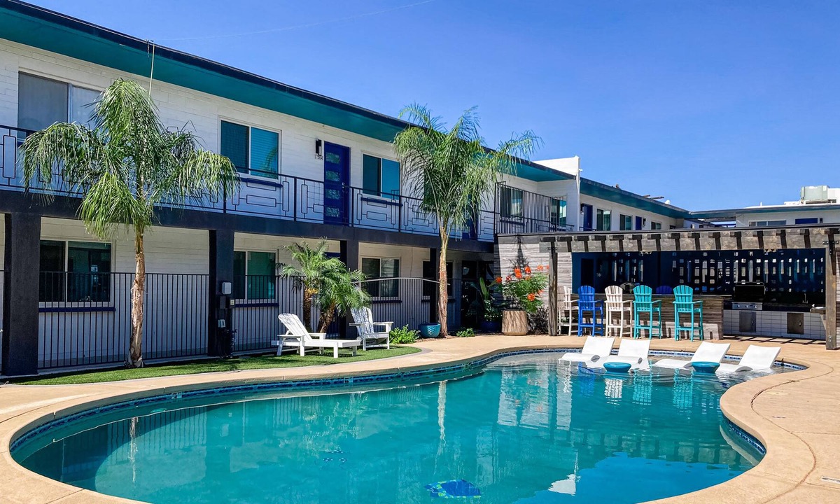 Feldman's Condo | Sleek condo with on-site pool & grilling area - wifi, w/d, central ac - dogs ok