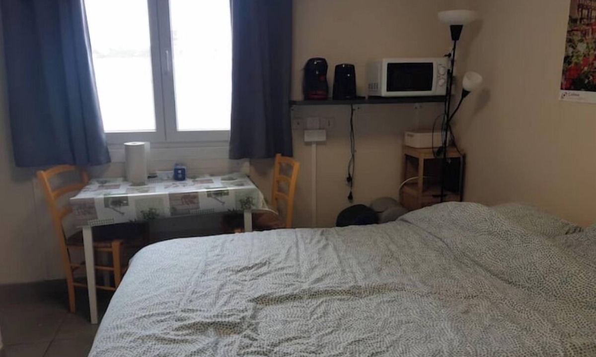 Quartier Saint-Leon Apartment | Small, quiet studio with parking