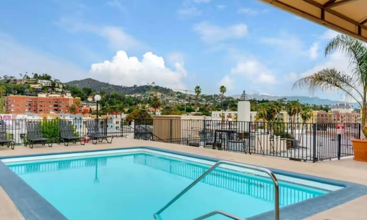 Hollywood Apartment | Snazzy 2Bd Apt/Rooftop Pool with Stunning view of the City & the Hollywood