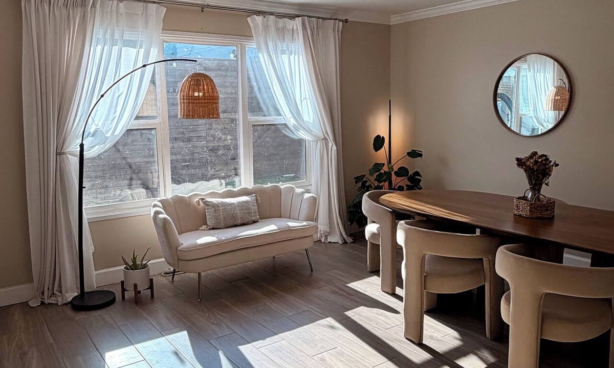 Circle Area House | Spacious 2BR/2BA+Den. AC, Private Patio & Parking
