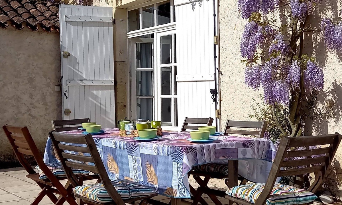 Serignac Cottage | Spacious, comfortable cottage with 2 terraces in a quiet neighborhood