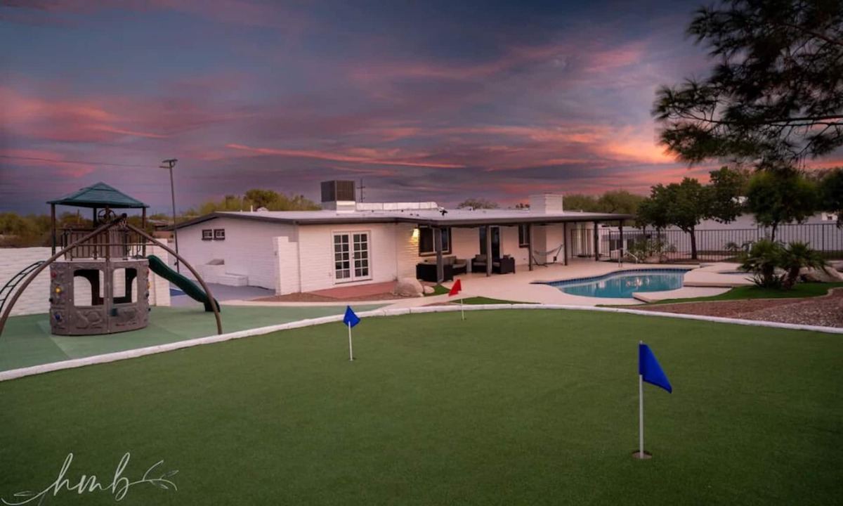 Oracle Heights Estates House | Spacious Desert Retreat: Pickleball, Pool & Spa, Putting Green, & Playground