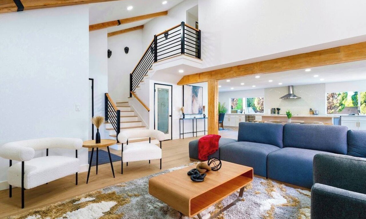 Westminster House | Spacious Designer Pool House