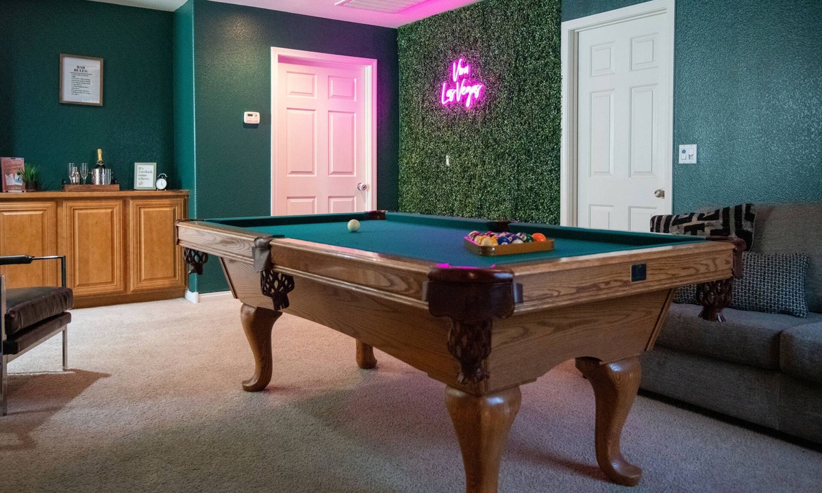 Enterprise House | Spacious Fam-Friendly 3br W/King Suite near Strip! WiFi and Garage parking!