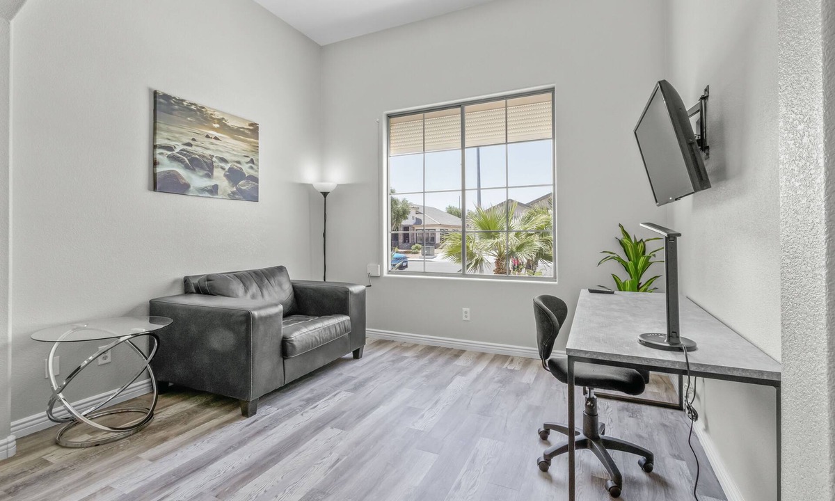 Torrey Pines Ranch House | Spacious Ranch near Downtown with master retreat and backyard BBQ!