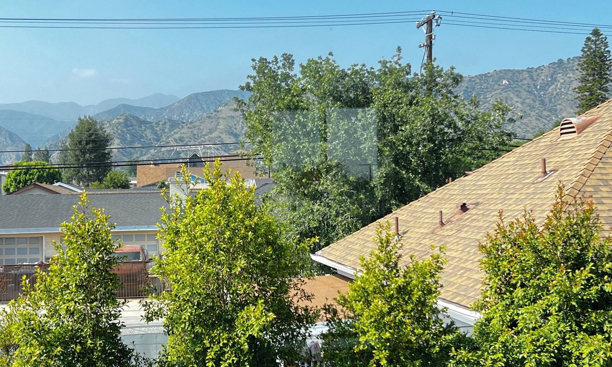 Azusa House | Spiral Staircase guest house Charming 2-bedroom house with WiFi and AC in Azusa