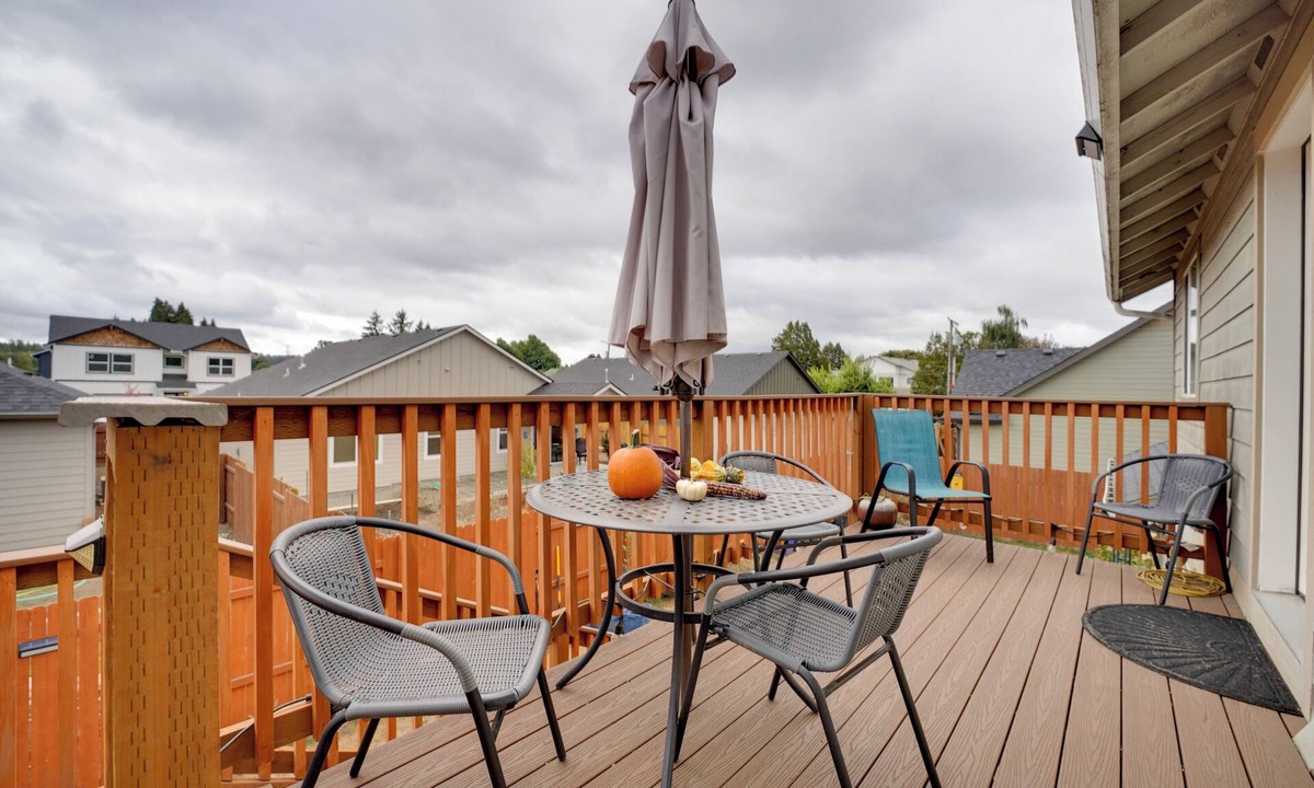 Springfield Apartment | Springfield Apt w/Deck + Central Location!