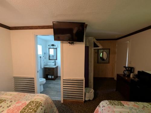 Dunlap Hotel | Squaw Valley Motel Room 7