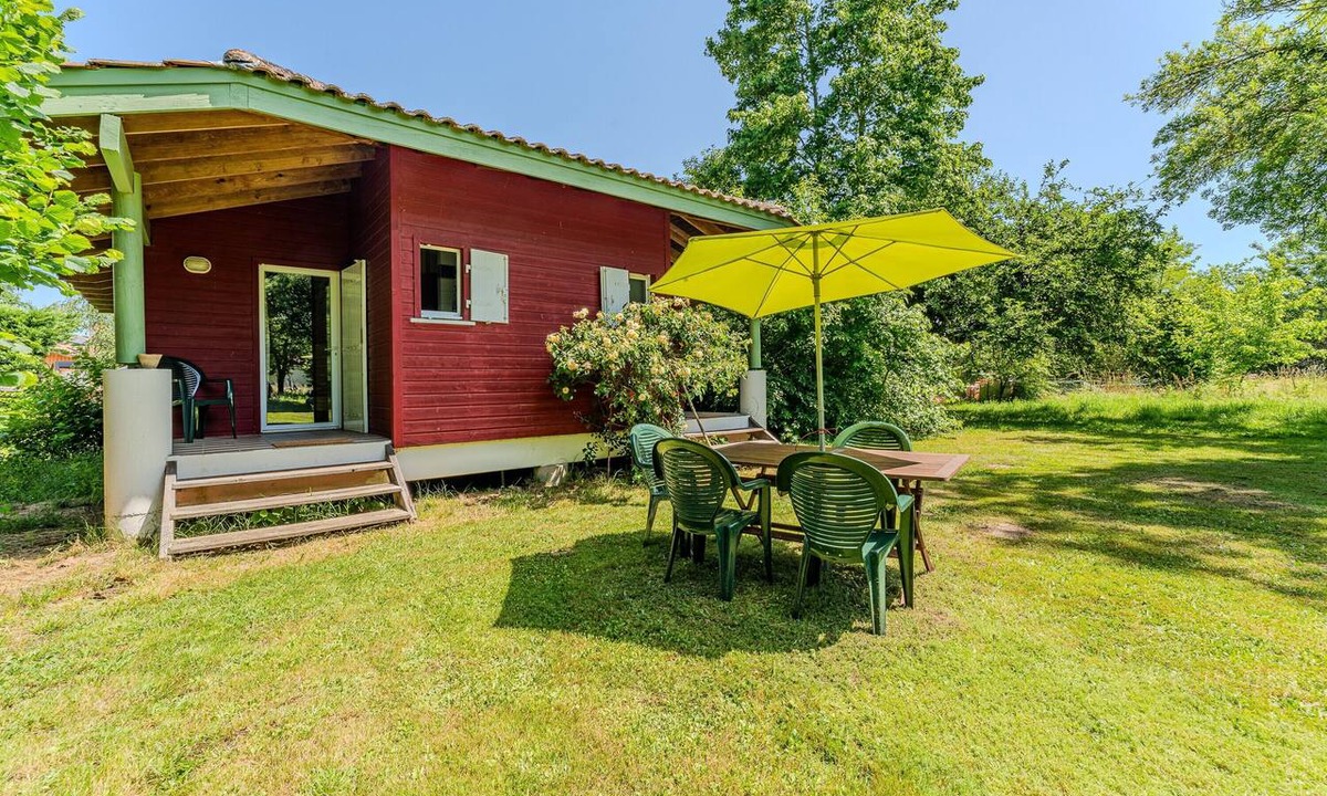 Mios Apartment | Studio "Le Cabanon Mios" with Private Terrace and Wi-Fi