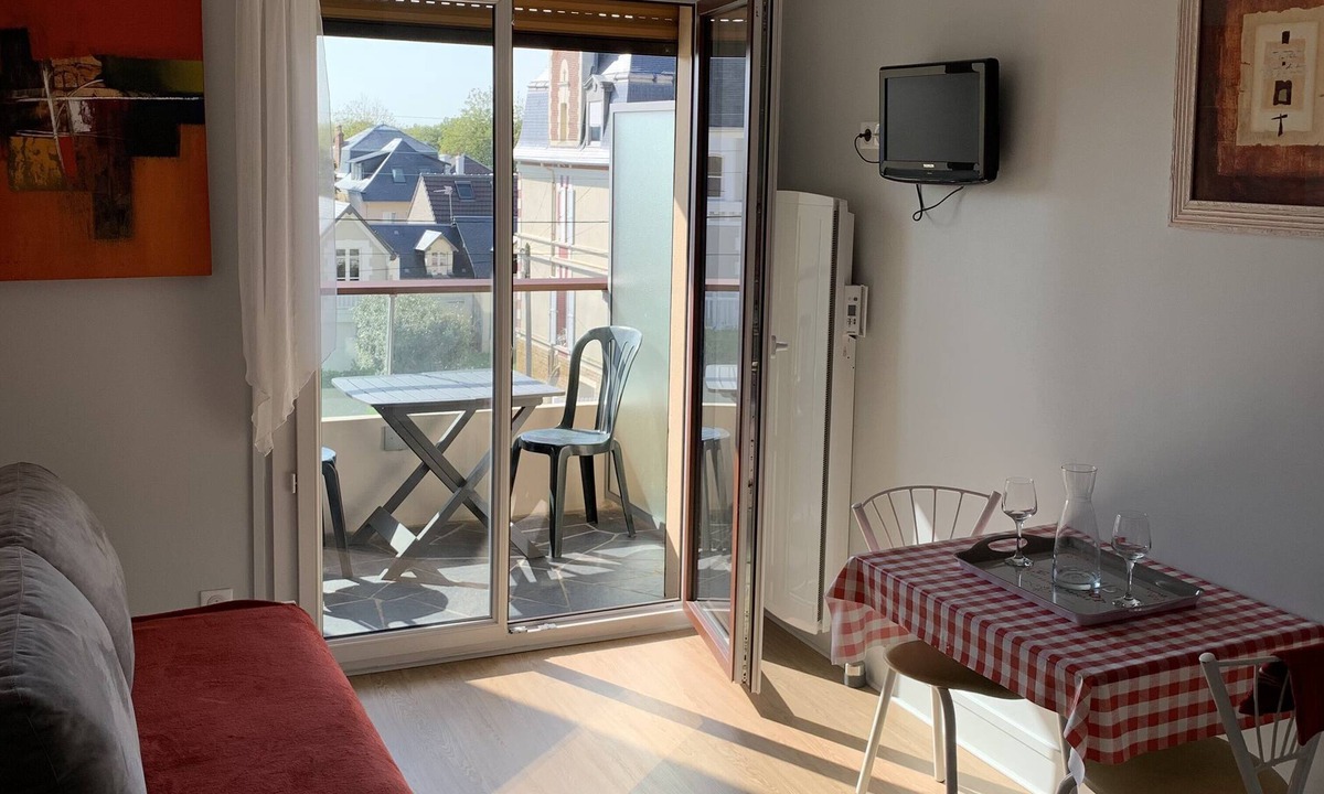 Cabourg Apartment | Studio waterfront Cabourg, garden view