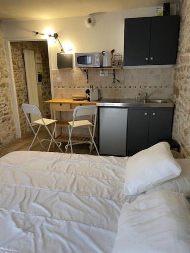 Old Lyon Apartment | Studio with exposed stone Vieux Lyon