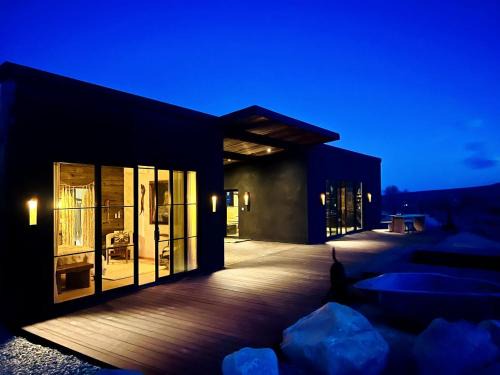 Lone Pine Apartment | Stunning Design Rental Incredible for a Luxury Escape in Lone Pine, California