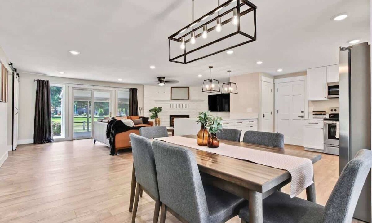 Eagle Villa | Stunning Golf Course Retreat 4BR Home