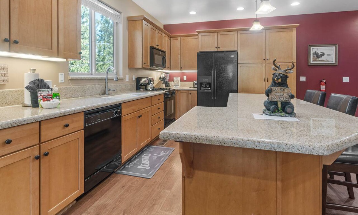 Summit Estates Cabin | Summit Shooting Stars - Cabins each with a Hot Tub and Game Room! Perfect location!