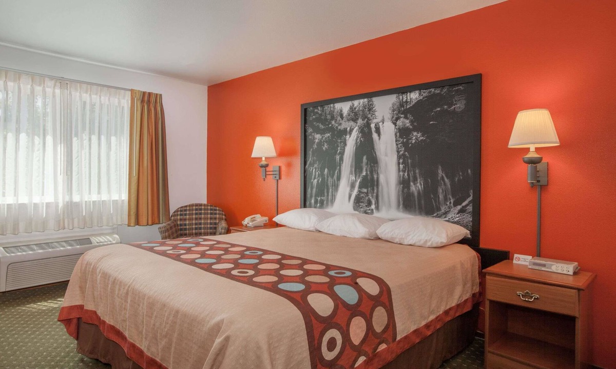 Cloverdale Hotel | Super 8 by Wyndham Cloverdale Wine Country