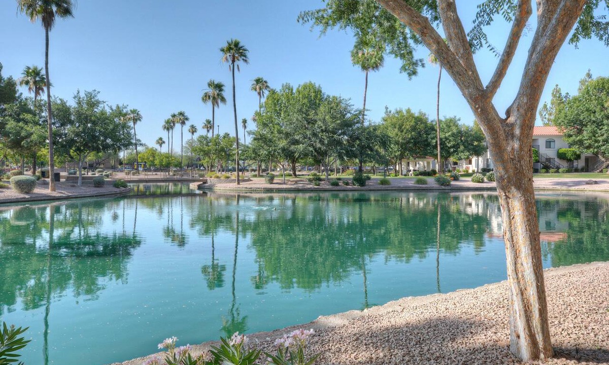 Superstition Lakes Condo | Superstition Lakes Condo, A+ Golf View, Comm Htd POOL & SPA; Walk to Mall & Theater