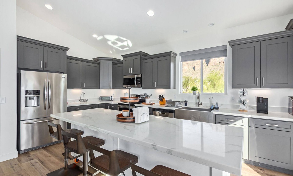 Apache Junction House | Superstition Mountains Modern Getaway