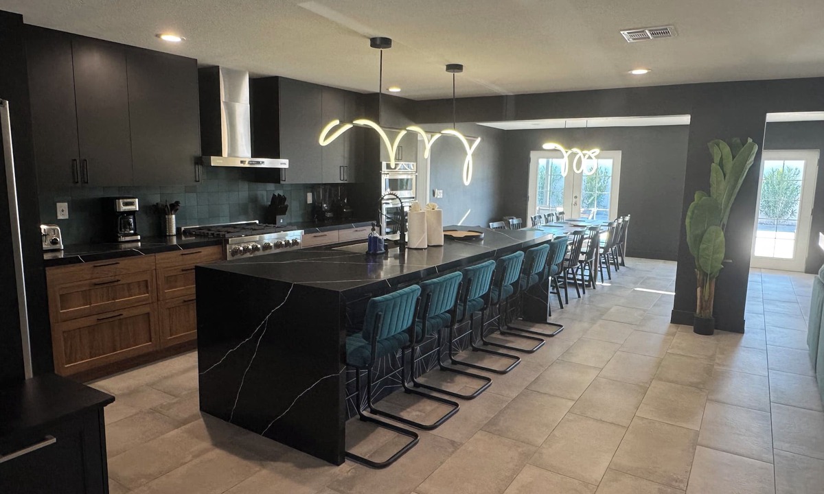 Paradise Villa | Swanky Villa Luxury 8BR 12 Kings Pool & Spa