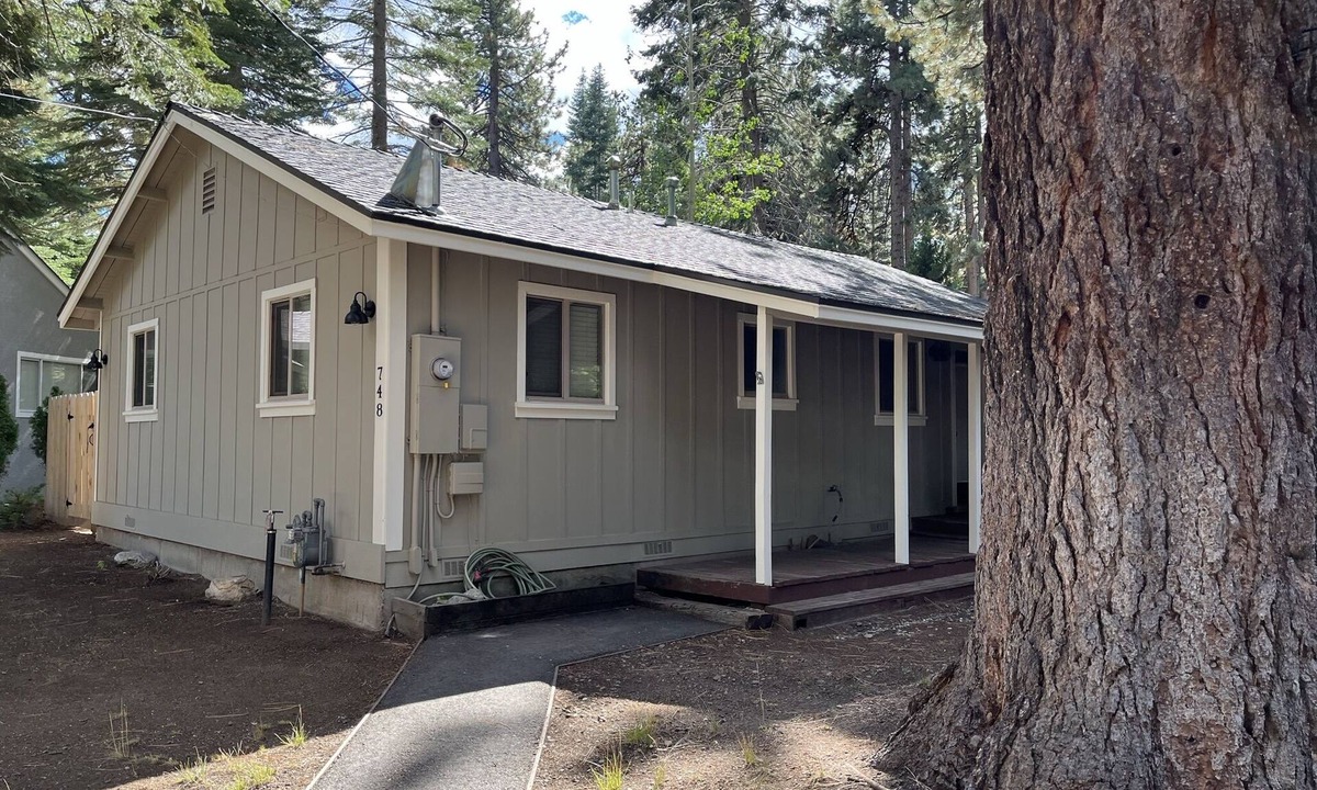 South Lake Tahoe House | Tahoe Charm - Cozy and Comfortable!