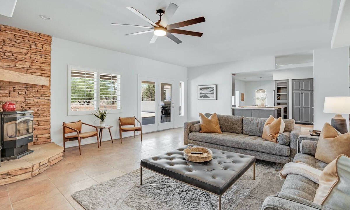 Yucca Valley House | The Arches Joshua Tree | Dipping Pool, Hot Tub, & Games