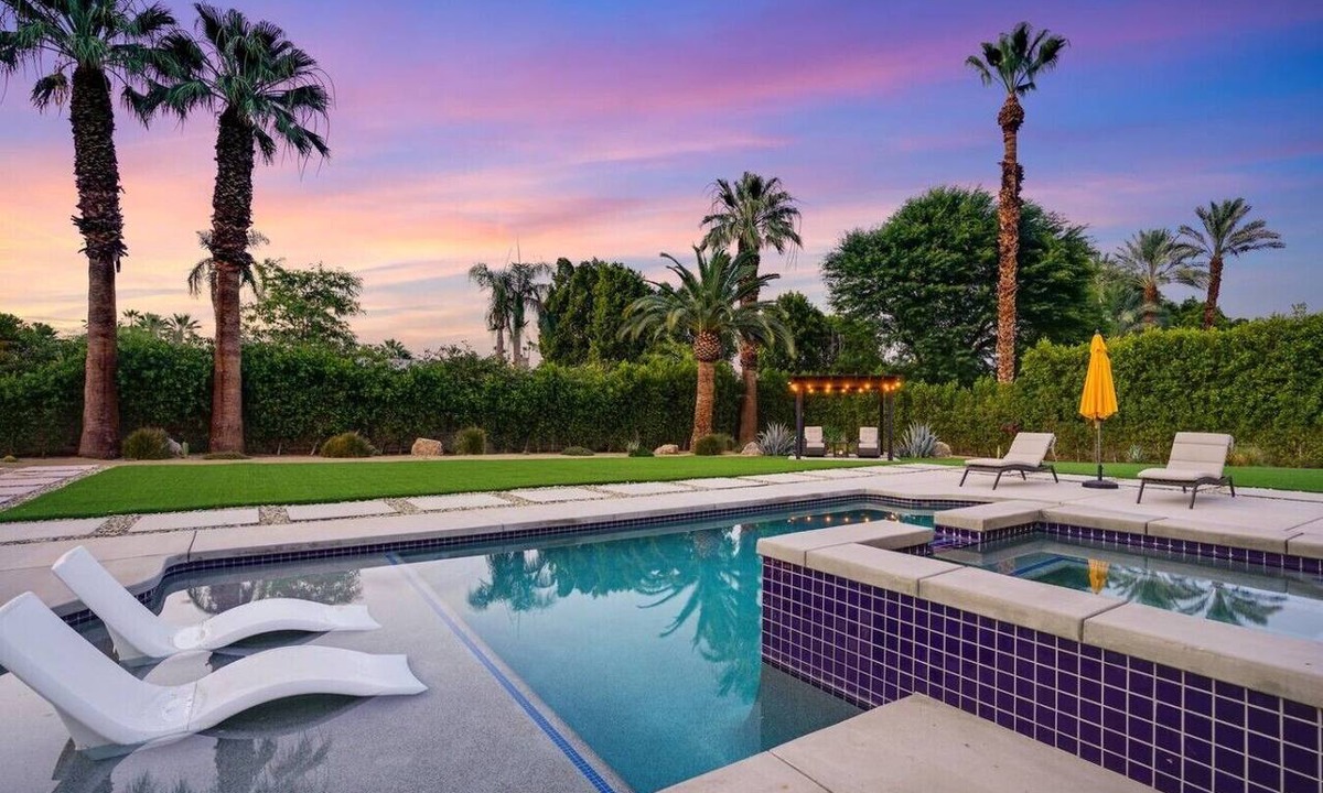 Magnesia Falls Cove House | The Barbara: Luxury Home Saltwater Pool, Huge Yard