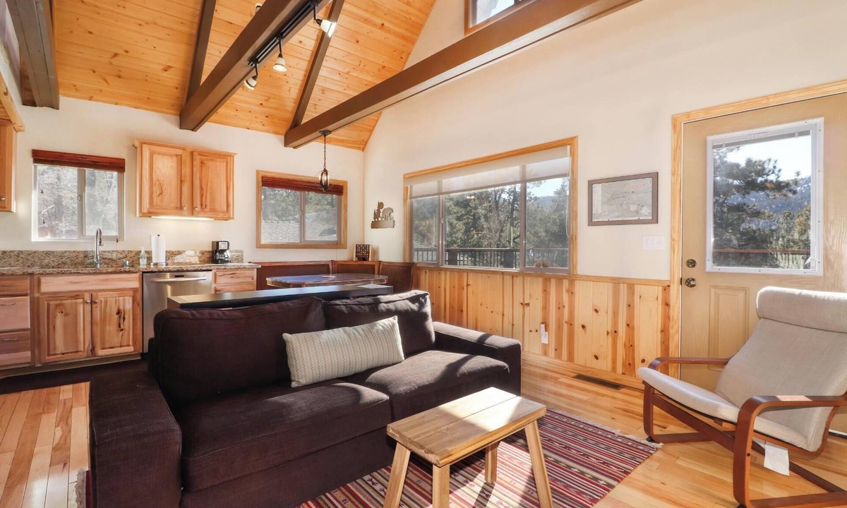 Moonridge Cabin | The Bunk House by Destination Big Bear : Slope Views!Propane BBQ! Internet! Gas Fireplace!