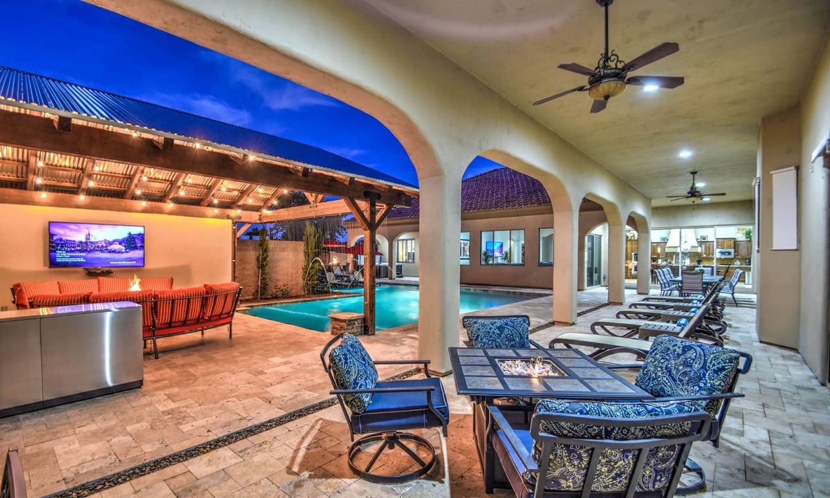 Gilbert House | The Grand Resort, 1 Acre Property. "Huge Outdoor Space to Relax in the Sun!"