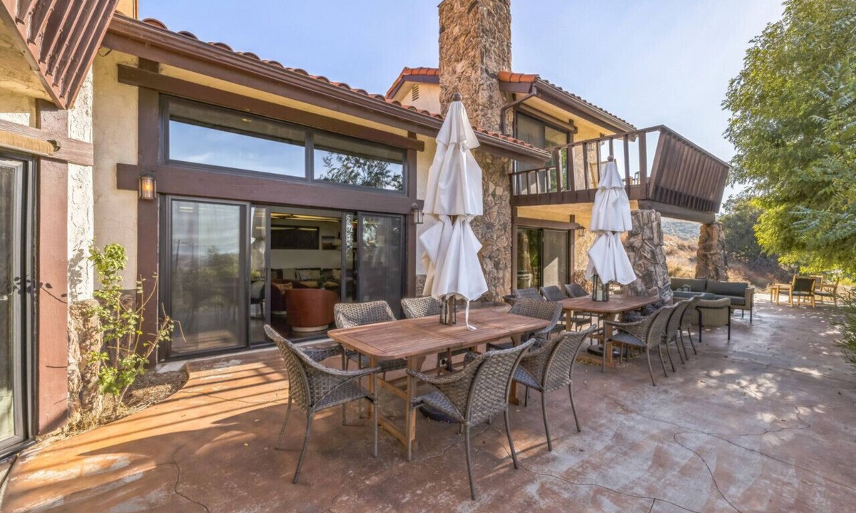 Yucaipa House | The Logan | Sleeps up to 20